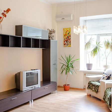 Апартаменти 3-Кімнатні В Центрі, Метро Театральна Киев Экстерьер фото